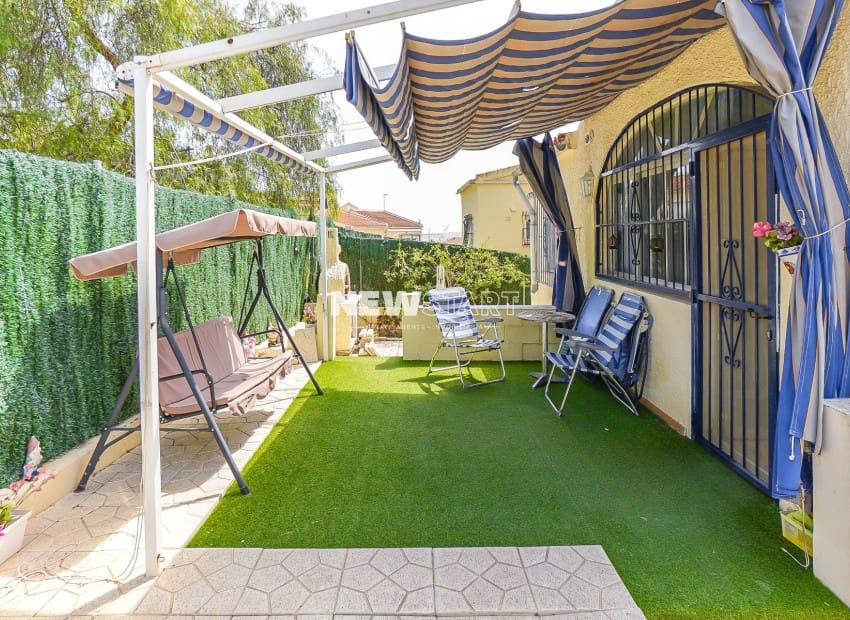 2 soveværelse Villa til salg i La Marina med swimmingpool garage - € 185.000 (Ref: 9815115)