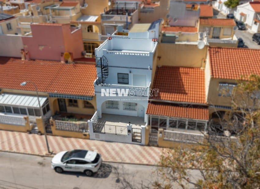 1 bedroom Townhouse for sale in La Marina with garage - € 129,000 (Ref: 9838261)