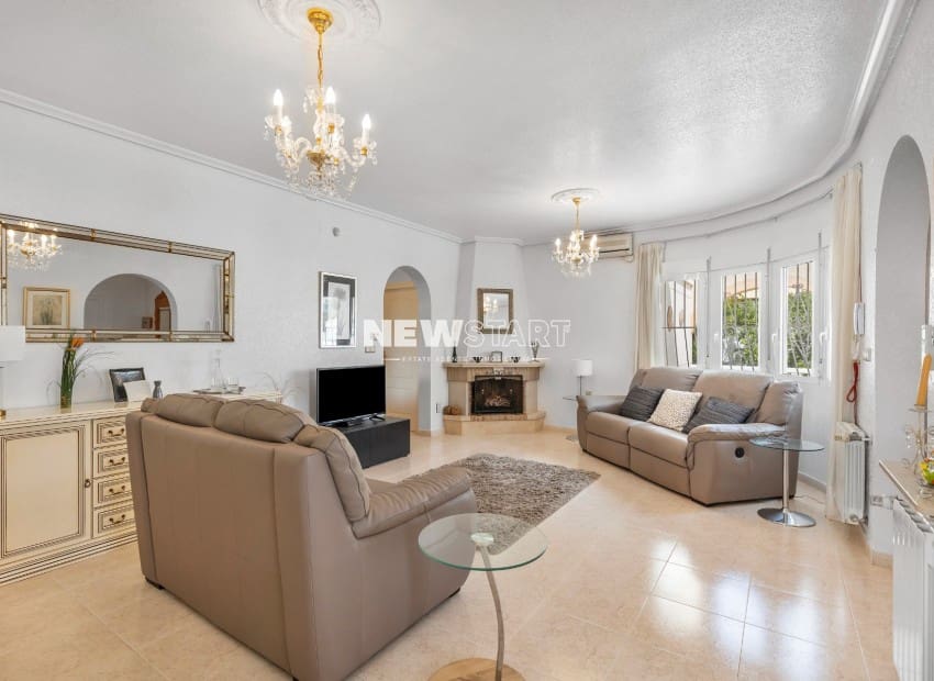 3 bedroom Villa for sale in La Marina with pool garage - € 489,995 (Ref: 9841554)