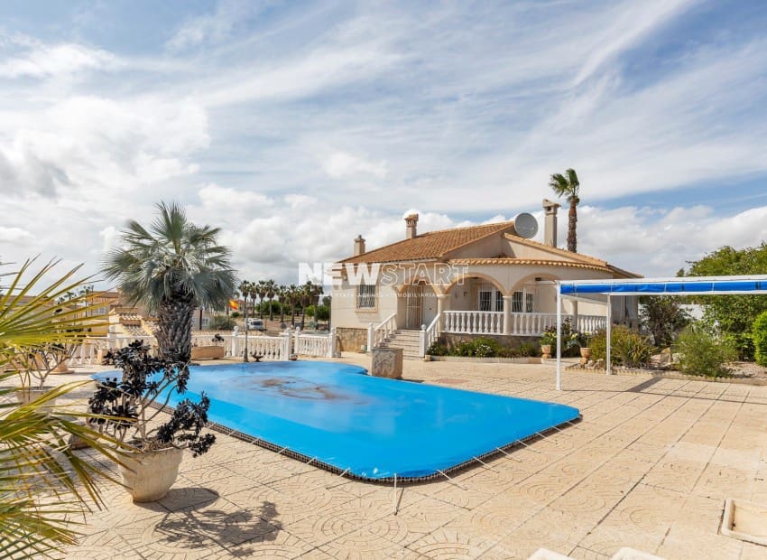 3 bedroom Villa for sale in La Marina with pool garage - € 489,995 (Ref: 9841554)