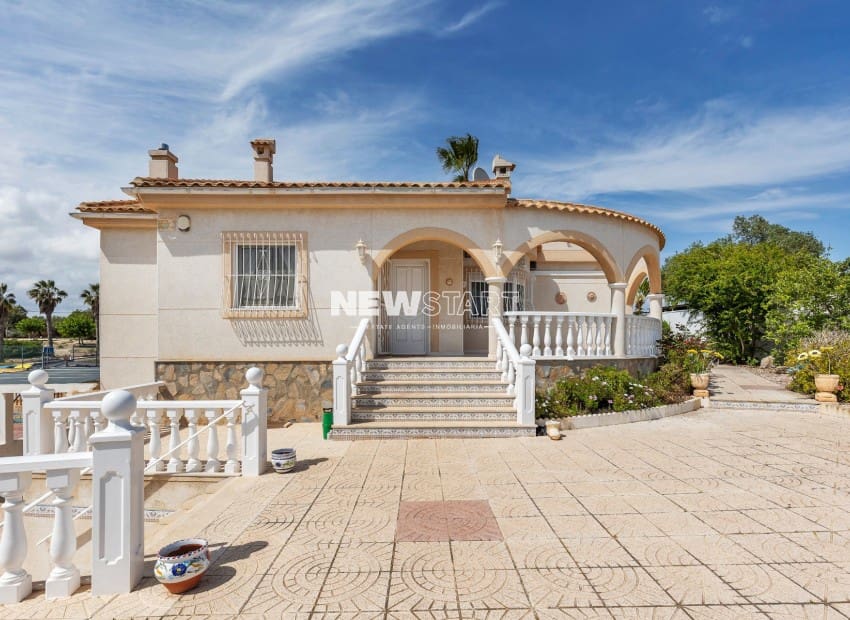 3 bedroom Villa for sale in La Marina with pool garage - € 489,995 (Ref: 9841554)