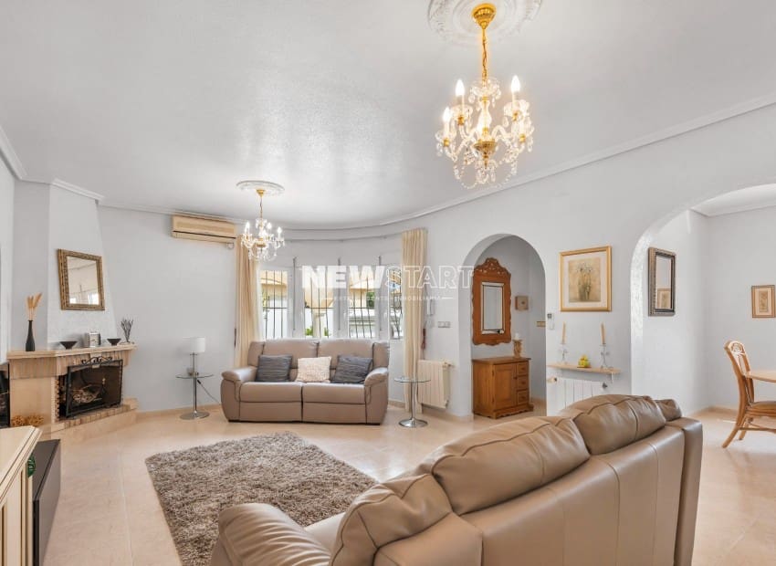 3 bedroom Villa for sale in La Marina with pool garage - € 489,995 (Ref: 9841554)