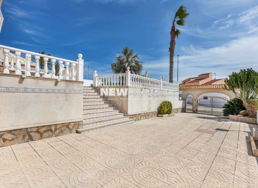 3 bedroom Villa for sale in La Marina with pool garage - € 489,995 (Ref: 9841554)