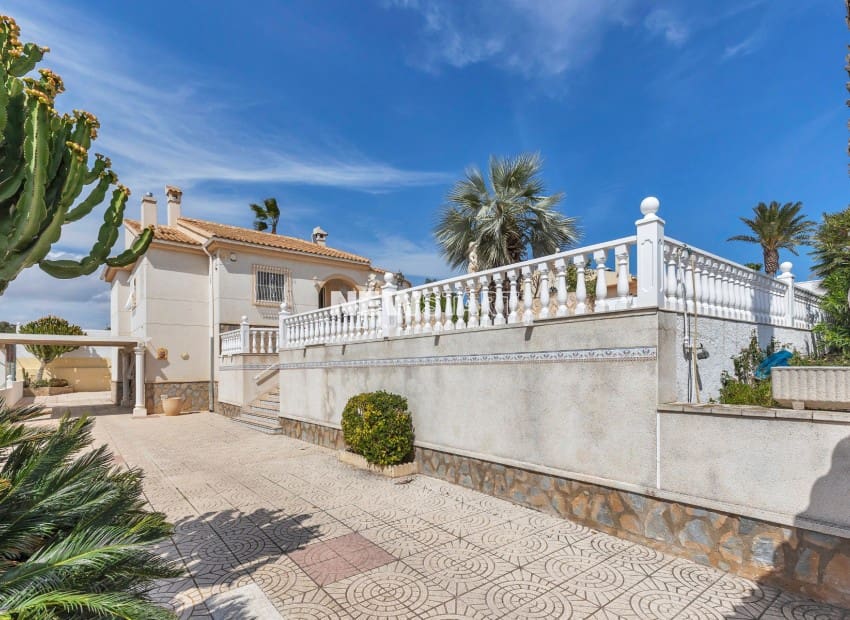 3 bedroom Villa for sale in La Marina with pool garage - € 489,995 (Ref: 9841554)