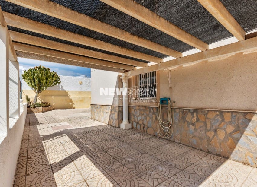 3 bedroom Villa for sale in La Marina with pool garage - € 489,995 (Ref: 9841554)