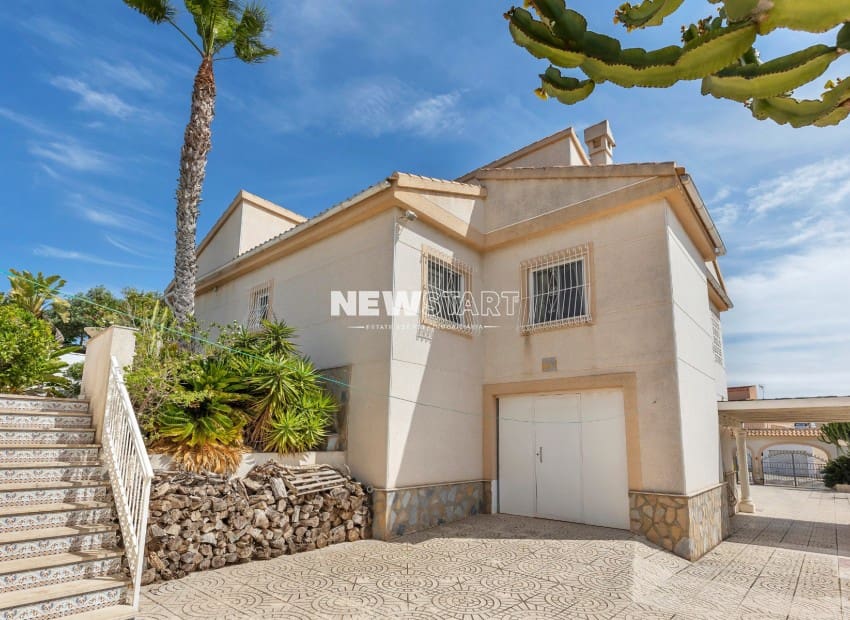 3 bedroom Villa for sale in La Marina with pool garage - € 489,995 (Ref: 9841554)