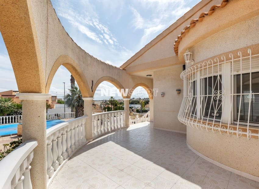 3 bedroom Villa for sale in La Marina with pool garage - € 489,995 (Ref: 9841554)