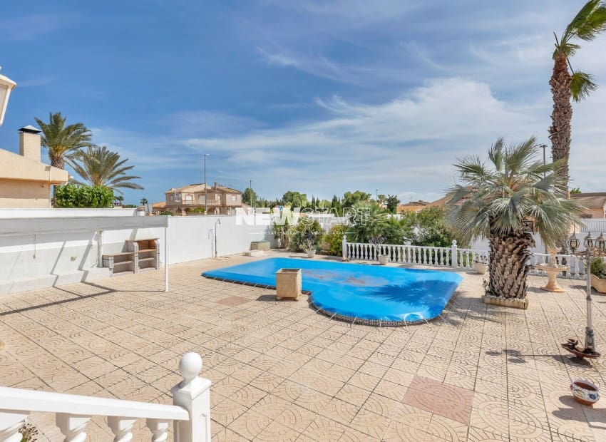 3 bedroom Villa for sale in La Marina with pool garage - € 489,995 (Ref: 9841554)