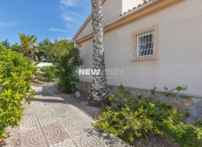 3 bedroom Villa for sale in La Marina with pool garage - € 489,995 (Ref: 9841554)