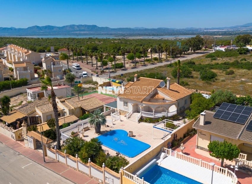 3 bedroom Villa for sale in La Marina with pool garage - € 489,995 (Ref: 9841554)