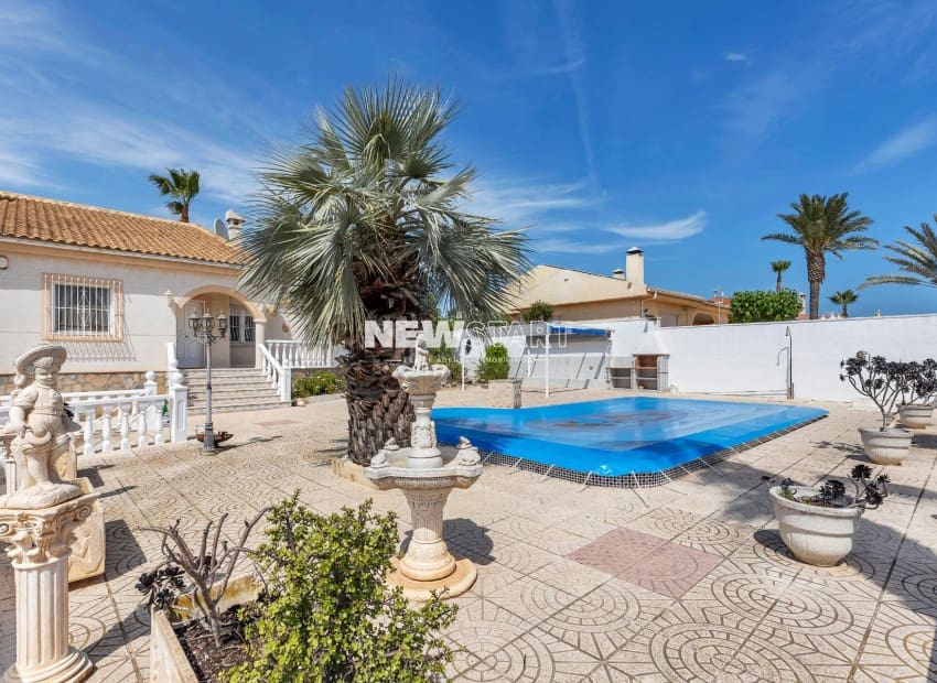 3 bedroom Villa for sale in La Marina with pool garage - € 489,995 (Ref: 9841554)