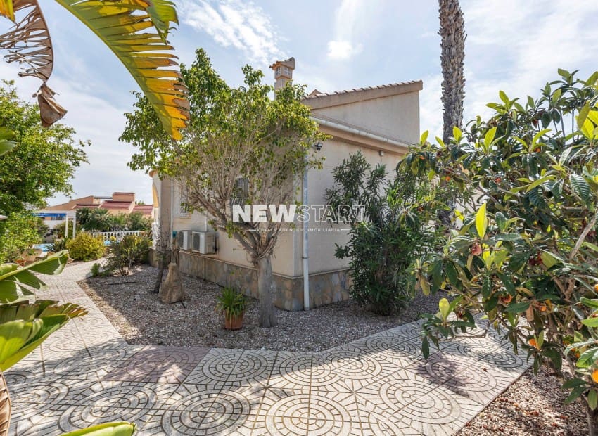 3 bedroom Villa for sale in La Marina with pool garage - € 489,995 (Ref: 9841554)