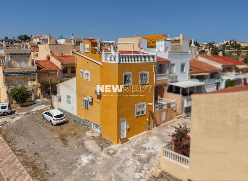 2 bedroom Townhouse for sale in La Marina with garage - € 164,000 (Ref: 9847576)