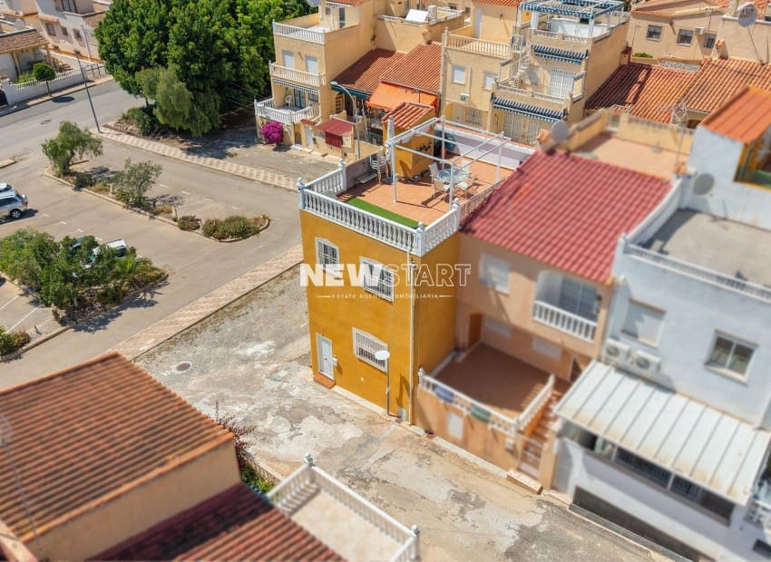 2 bedroom Townhouse for sale in La Marina with garage - € 164,000 (Ref: 9847576)