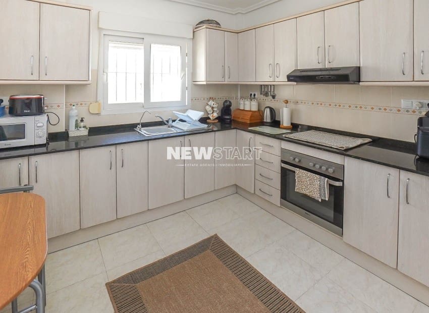 3 bedroom Villa for sale in San Fulgencio with pool - € 375,000 (Ref: 9850356)