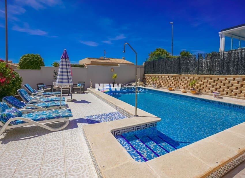 3 bedroom Villa for sale in San Fulgencio with pool - € 375,000 (Ref: 9850356)