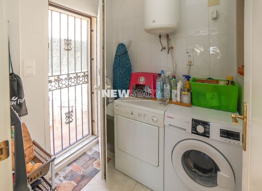 3 bedroom Villa for sale in San Fulgencio with pool - € 375,000 (Ref: 9850356)