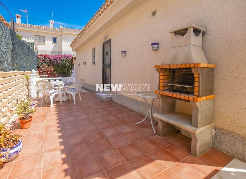 3 bedroom Villa for sale in San Fulgencio with pool - € 375,000 (Ref: 9850356)