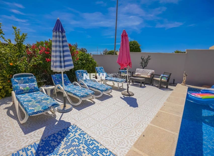 3 bedroom Villa for sale in San Fulgencio with pool - € 375,000 (Ref: 9850356)
