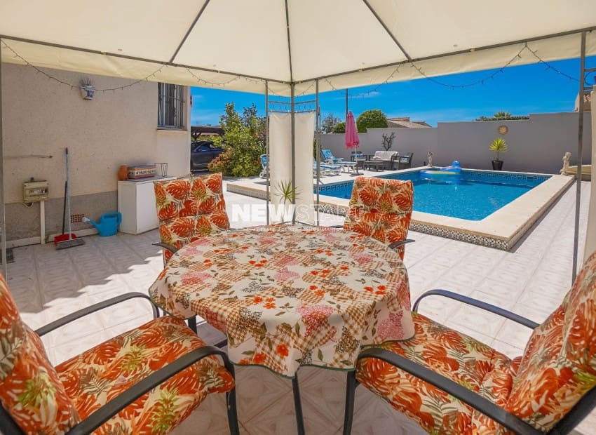 3 bedroom Villa for sale in San Fulgencio with pool - € 375,000 (Ref: 9850356)