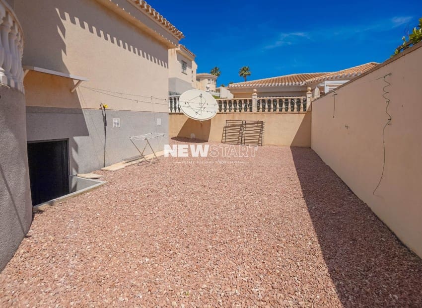 3 bedroom Villa for sale in San Fulgencio with pool - € 375,000 (Ref: 9850356)