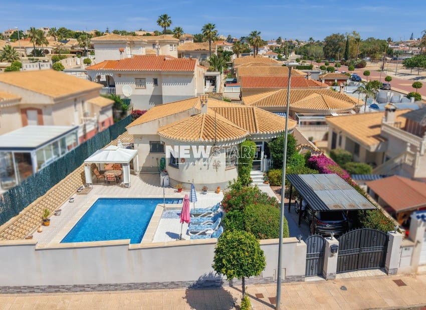 3 bedroom Villa for sale in San Fulgencio with pool - € 375,000 (Ref: 9850356)