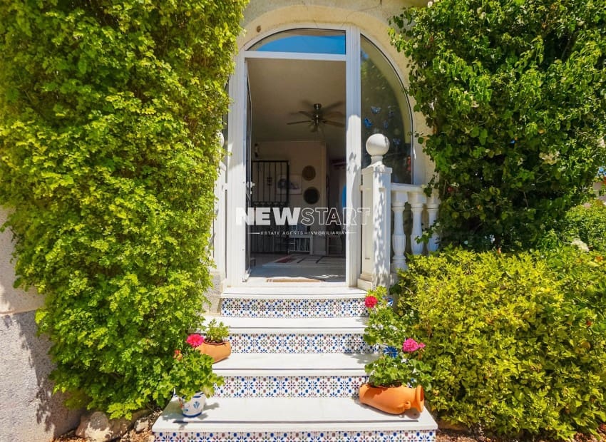 3 bedroom Villa for sale in San Fulgencio with pool - € 375,000 (Ref: 9850356)