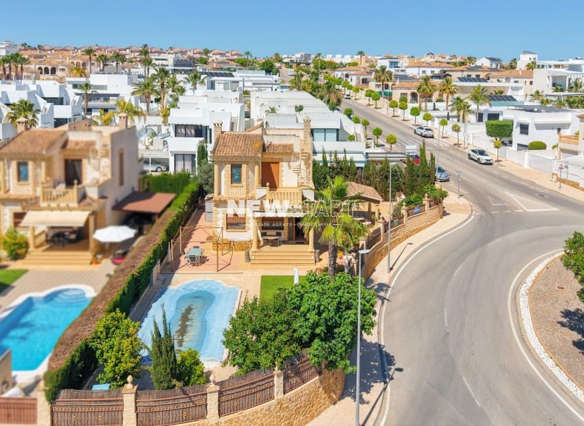 3 soveværelse Villa til salg i La Marina med swimmingpool - € 409.000 (Ref: 9854414)