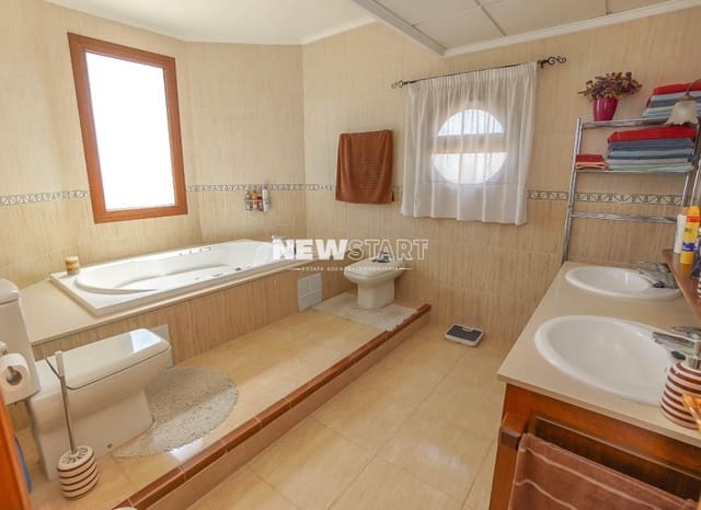 3 soveværelse Villa til salg i La Marina, Elche / Elx med swimmingpool - € 409.000 (Ref: 9854414)