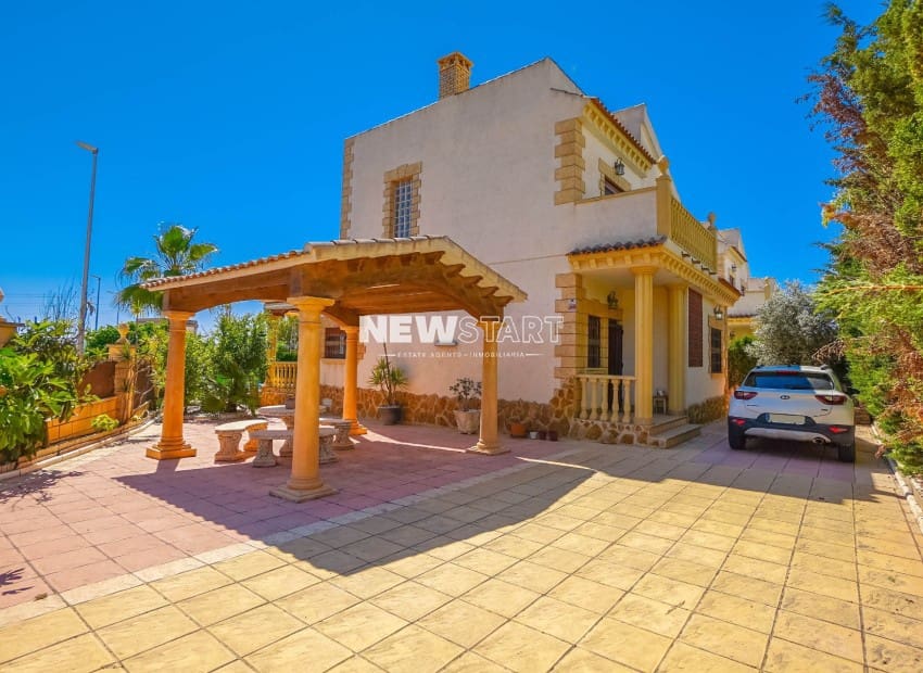 3 soveværelse Villa til salg i La Marina med swimmingpool - € 409.000 (Ref: 9854414)