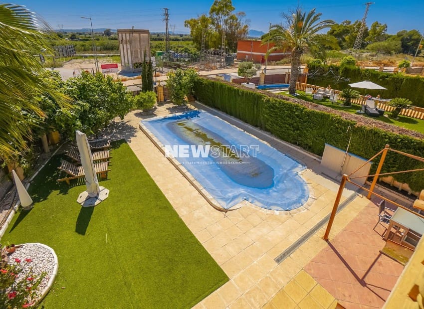 3 soveværelse Villa til salg i La Marina med swimmingpool - € 409.000 (Ref: 9854414)