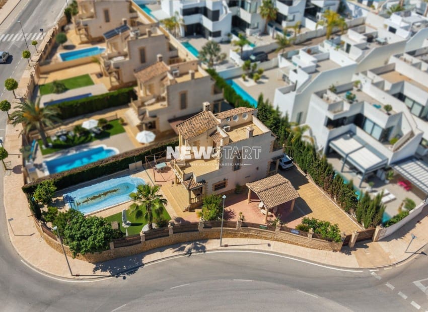 3 soveværelse Villa til salg i La Marina med swimmingpool - € 409.000 (Ref: 9854414)