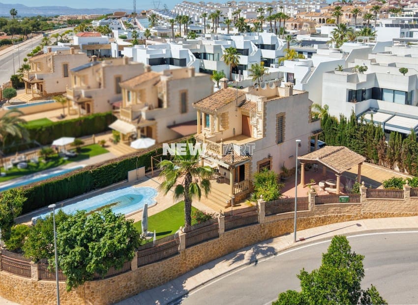 3 soveværelse Villa til salg i La Marina med swimmingpool - € 409.000 (Ref: 9854414)