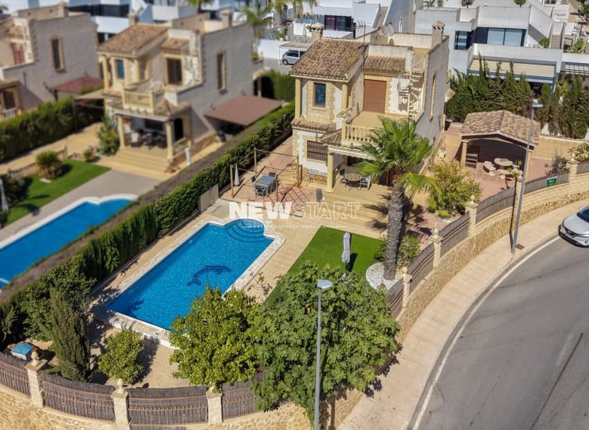 3 bedroom Villa for sale in San Fulgencio with pool garage - € 389,000 (Ref: 9854414)