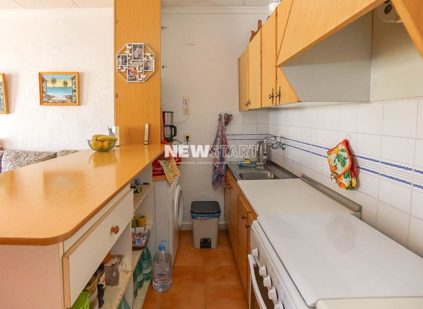 2 makuuhuone Omakotitalo myytävänä paikassa La Marina mukana 
autotalli - 123 000 € (Ref: 9867453)