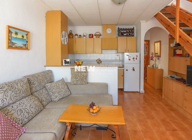 2 makuuhuone Omakotitalo myytävänä paikassa La Marina, Elche / Elx mukana 
autotalli - 123 000 € (Ref: 9867453)