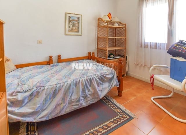 2 makuuhuone Omakotitalo myytävänä paikassa La Marina, Elche / Elx mukana 
autotalli - 123 000 € (Ref: 9867453)