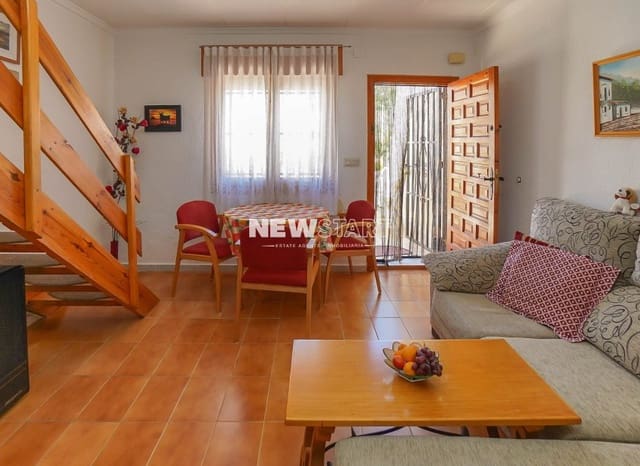 2 makuuhuone Omakotitalo myytävänä paikassa La Marina, Elche / Elx mukana 
autotalli - 123 000 € (Ref: 9867453)