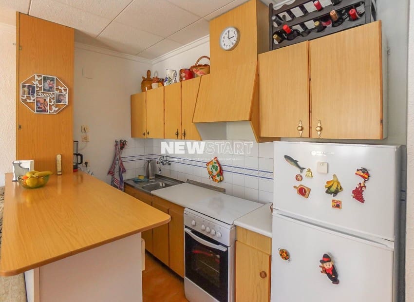 2 makuuhuone Omakotitalo myytävänä paikassa La Marina mukana 
autotalli - 123 000 € (Ref: 9867453)