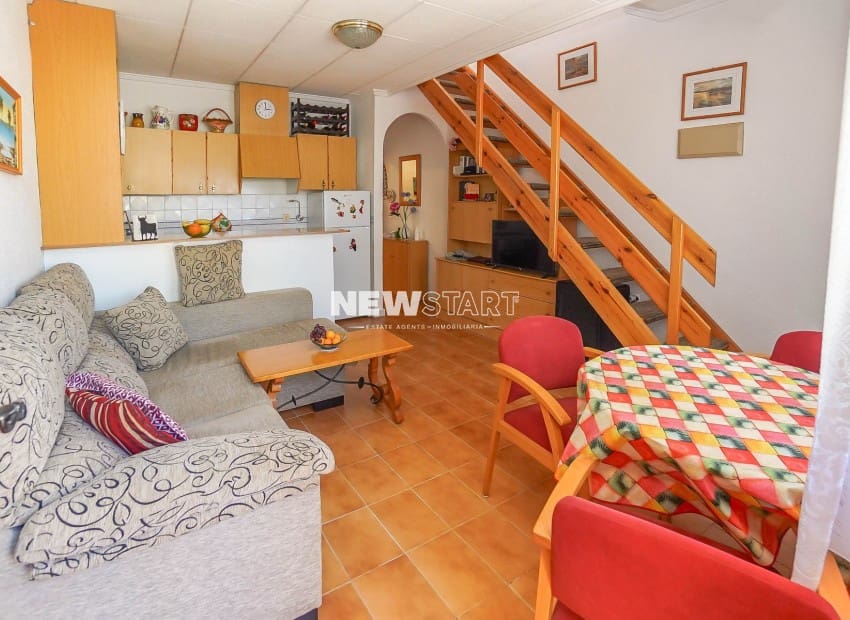 2 makuuhuone Omakotitalo myytävänä paikassa La Marina mukana 
autotalli - 123 000 € (Ref: 9867453)