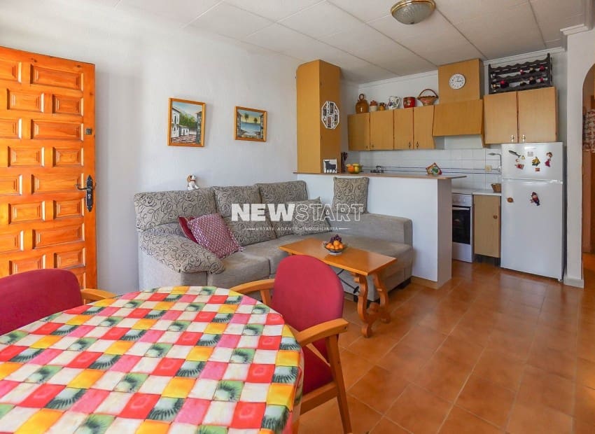 2 makuuhuone Omakotitalo myytävänä paikassa La Marina mukana 
autotalli - 123 000 € (Ref: 9867453)
