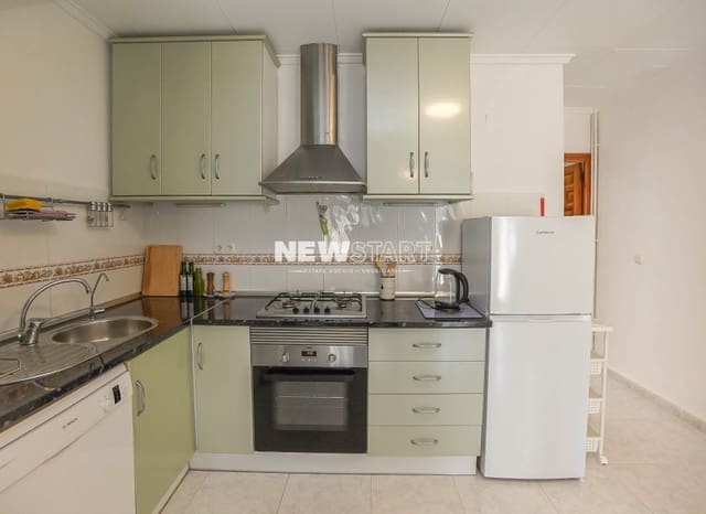 2 soveværelse Byhus til salg i La Marina, Elche / Elx med garage - € 130.000 (Ref: 9876860)
