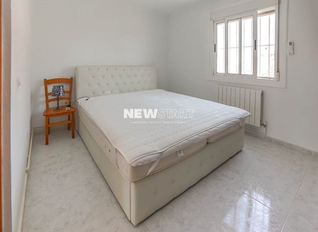 2 soveværelse Byhus til salg i La Marina, Elche / Elx med garage - € 130.000 (Ref: 9876860)