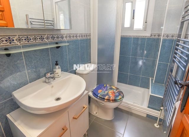 2 soveværelse Byhus til salg i La Marina, Elche / Elx med garage - € 130.000 (Ref: 9876860)