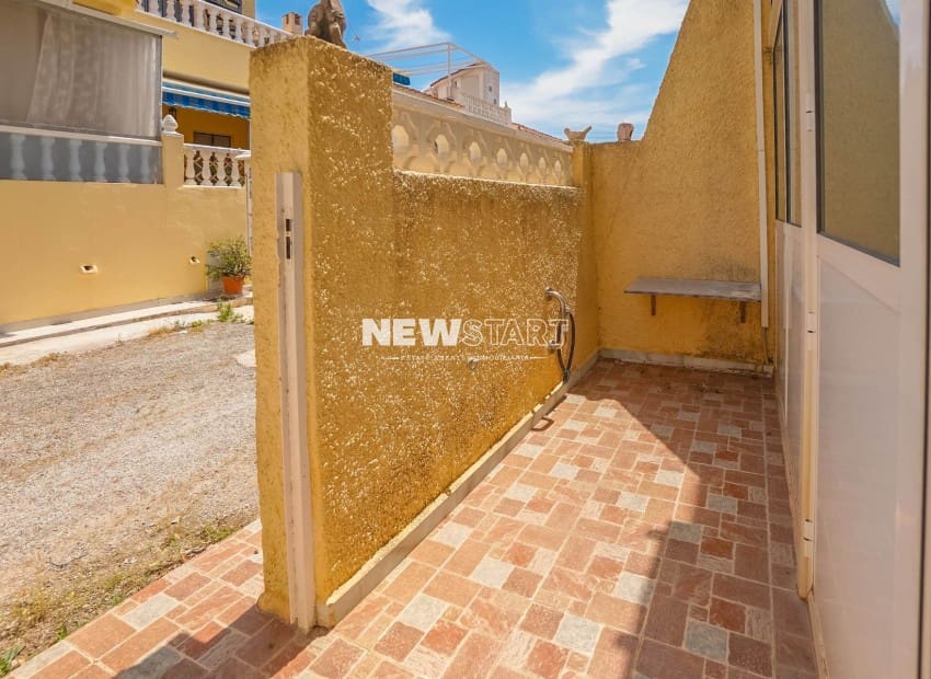 2 soveværelse Byhus til salg i La Marina med garage - € 130.000 (Ref: 9876860)