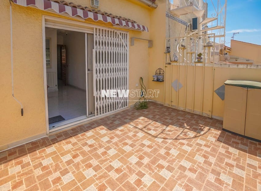 2 soveværelse Byhus til salg i La Marina med garage - € 130.000 (Ref: 9876860)