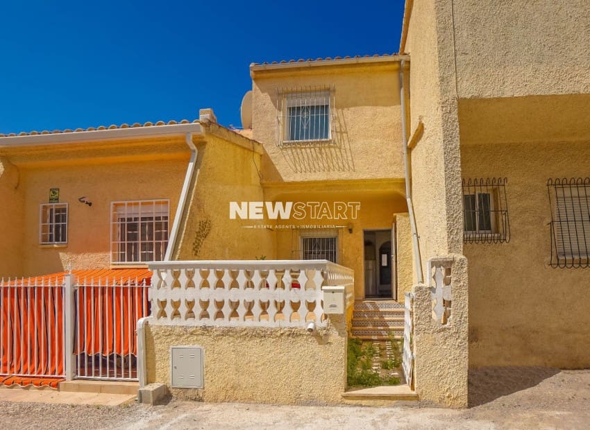 Casa de 2 habitaciones en San Fulgencio en venta - 116.950 € (Ref: 9892962)