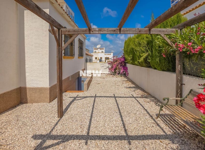 3 soveværelse Semi-Rækkehus til salg i San Fulgencio med swimmingpool - € 185.000 (Ref: 9895268)