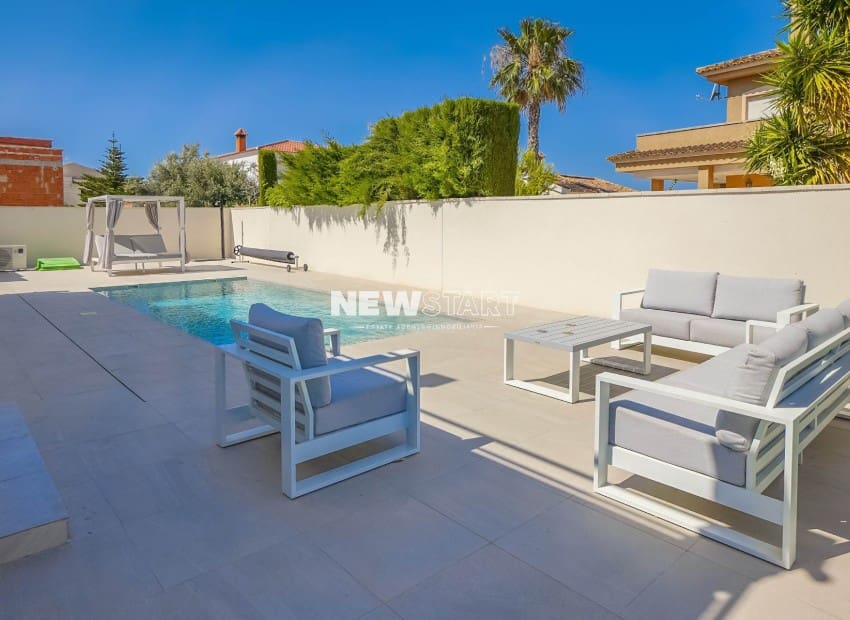 3 sovrum Villa till salu i San Fulgencio med pool - 475 000 € (Ref: 9927891)