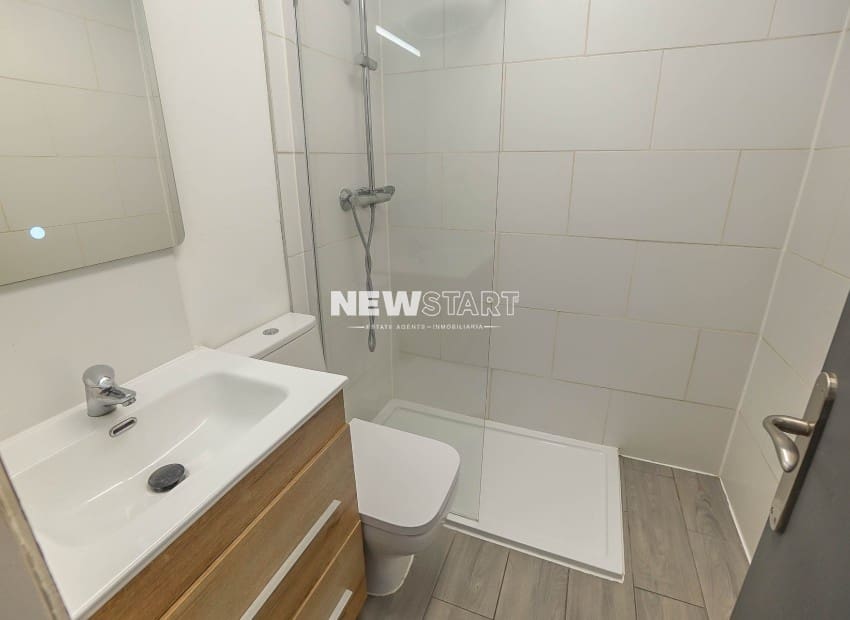 2 slaapkamer Rijtjeshuis te koop in La Marina met garage - € 122.000 (Ref: 9932352)